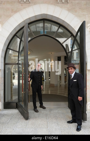 In Doormens Waldorf Astoria Gerusalemme Hotel nel centro cittadino di Gerusalemme Israele Foto Stock