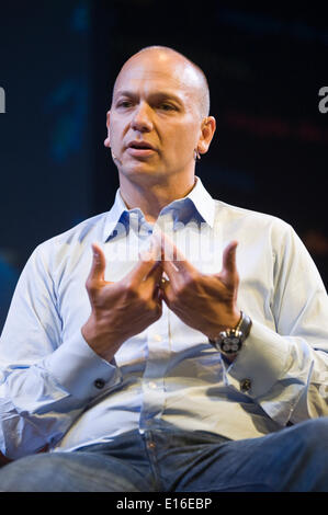 Tony Fadell, creatore dell'iPod, parlando sul palco a Hay Festival 2014 ©Jeff Morgan Foto Stock