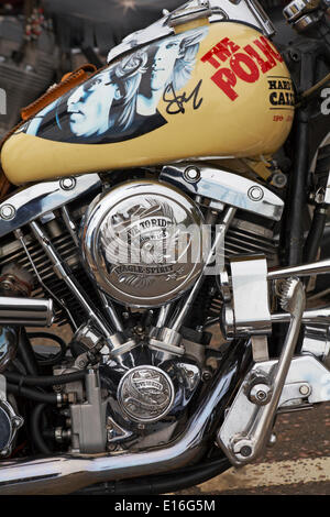 Vivere a ride Ride a vivere lo spirito di Eagle dettaglio sul motore di Harley Davidson Moto sul display in corrispondenza del primo mai le ruote di Bournemouth Festival in maggio. Credito: Carolyn Jenkins/Alamy Live News Foto Stock