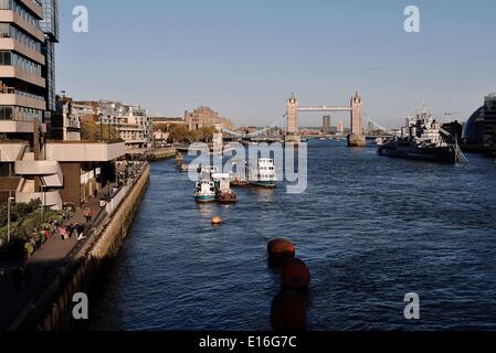 Londra, Regno Unito. Xvi Apr, 2014. Vista del Tower Bridge di Londra © Giannis Papanikos/NurPhoto/ZUMAPRESS.com/Alamy Live News Foto Stock