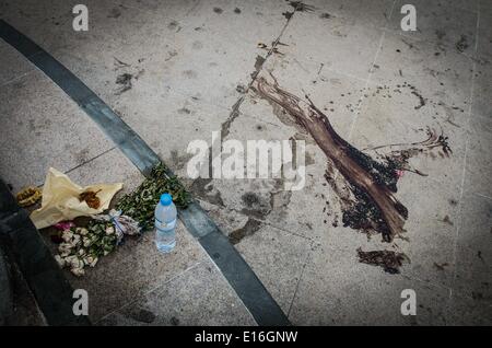 Bangkok, Tailandia. 22 apr 2014. Un bloodstain dove 3 persone sono state uccise e una bomba a mano esplosa in Bangkok. Thailandia del capo militare ha annunciato in un discorso teletrasmesso alla nazione il Maggio 22 che le forze armate sono state cogliendo potenza dopo mesi di mortale tumulto politico. Il comandante in capo, che ha invocato la legge marziale il Martedì, detto il colpo di stato è stato necessario per evitare un aggravarsi del conflitto. © George Nickels/NurPhoto/ZUMAPRESS.com/Alamy Live News Foto Stock