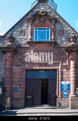 Ornati in ingresso alla ex Public Library & Museum St John Street Campbeltown Foto Stock