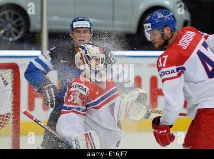 SALAK Alexander e la Giordania Michal della Repubblica ceca durante il 2014 IIHF Campionato del Mondo di Hockey su ghiaccio semifinale partita a Minsk Arena Foto Stock