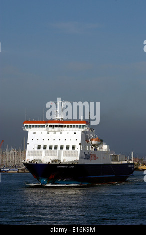 PORTSMOUTH, Inghilterra. Veloce traghetto merci - COMMODORE CLIPPER lascia il porto. Foto:JONATHAN EASTLAND/AJAX REF Foto Stock