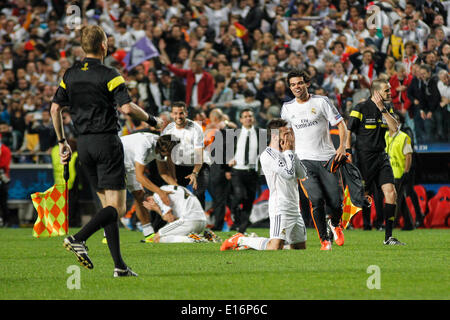 Real Madrid team festeggia il titolo della UEFA Champions League dopo beates l'Atlético de Madrid a Luz Stadium a Lisbona, Portogallo, Sabato 24 Maggio, 2014. Foto Stock