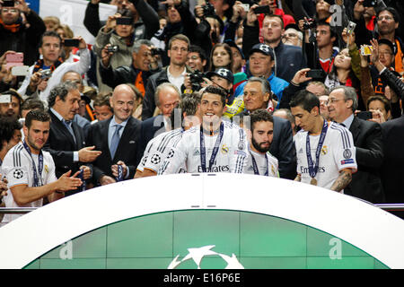 Real Madrid avanti Cristiano Ronaldo (7), centro, durante la celebrazione del titolo della UEFA Champions League Champion a Luz Stadium a Lisbona, Portogallo, Sabato 24 Maggio, 2014. Foto Stock