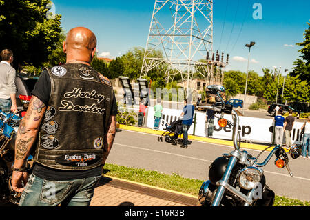 Torino, Italia. Xxiv Maggio, 2014. Italia Piemonte Torino Mirafiori Motor Village sabato 24 e domenica 25 maggio 2014, per la prima volta nella loro storia leggendaria Jeep ® e Harley-Davidson marchio, hanno collaborato in un grande evento con intenti benefici (in favore dell'IRCC, l'Istituto di Ricerca sul Cancro Candiolo ). Negli spazi del Mirafiori Motor Village sono due giorni di divertimento e pieno di molte iniziative: Credito: Davvero Facile Star/Alamy Live News Foto Stock