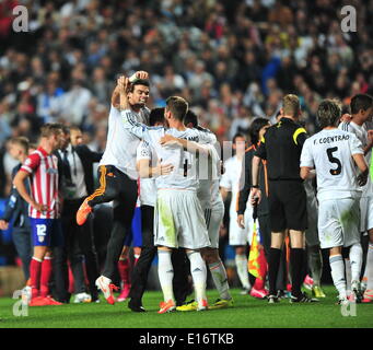 Lisbona, Portogallo. Xxiv Maggio, 2014. Del Real Madrid in giocatori festeggiare dopo aver sconfitto Atletico Madrid durante la finale di UEFA Champions League a Luz stadium di Lisbona, la capitale del Portogallo, il 24 maggio 2014. Il Real Madrid vince 4-1. © Zhang Liyun/Xinhua/Alamy Live News Foto Stock