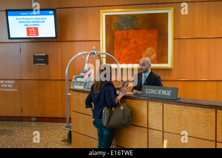 Sydney Australia, Sussex Street, Four Points by Sheraton Darling Harbour, hotel, hall, reception check in reception prenotazioni registro prenotazioni, res Foto Stock