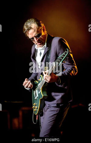 Toronto, Ontario, Canada. Xxiv Maggio, 2014. Vendita di platino Chitarrista Joe Bonamassa ha concluso il suo tour del Nord America al Sony Center per le Arti dello spettacolo a Toronto. Credito: Igor Vidyashev/ZUMAPRESS.com/Alamy Live News Foto Stock