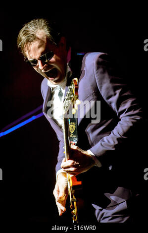 Toronto, Ontario, Canada. Xxiv Maggio, 2014. Vendita di platino Chitarrista Joe Bonamassa ha concluso il suo tour del Nord America al Sony Center per le Arti dello spettacolo a Toronto. Credito: Igor Vidyashev/ZUMAPRESS.com/Alamy Live News Foto Stock