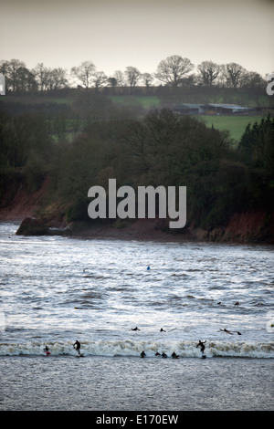 I surfisti e canoisti di equitazione Severn foro a Scandicci ha-on-Severn, GLOUCESTERSHIRE REGNO UNITO 2014 Foto Stock