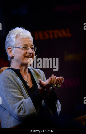 Hay on Wye, Wales UK, domenica 25 maggio 2014 Best Selling per bambini autore JACQUELINE WILSON parlando il quarto giorno del 2014 Daily Telegraph Hay Festival della Letteratura, Wales UK Photo credit: keith morris/Alamy Live News Foto Stock