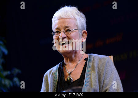 Hay on Wye, Wales UK, domenica 25 maggio 2014 Best Selling per bambini autore JACQUELINE WILSON parlando il quarto giorno del 2014 Daily Telegraph Hay Festival della Letteratura, Wales UK Photo credit: keith morris/Alamy Live News Foto Stock