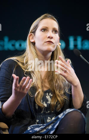 Laura Bates è il fondatore del quotidiano di sessismo progetto parlando a Hay Festival 2014 Foto Stock