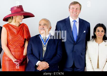 Middelburg, Paesi Bassi. Xxiv Maggio, 2014. Willem-Alexander re e regina Maxima dei Paesi Bassi e del Principe El Hassan bin Talal di Giordania che ha vinto il premio per la libertà di culto con sua moglie la principessa Sarvath assiste alla cerimonia di premiazione delle quattro libertà Awards 2014 nella Nieuwe Kerk di Middelburg, Paesi Bassi, 24 maggio 2014. Foto: Patrick van Katwijk - nessun filo SERVICE -/dpa/Alamy Live News Foto Stock