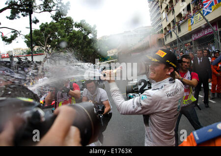 Monte Carlo, 25 maggio, 2014. Nico Rosberg festeggia conquistando il Monaco Formula 1 Grand Prix, Monte Carlo. Credito: Kevin Bennett/Alamy Live News Foto Stock