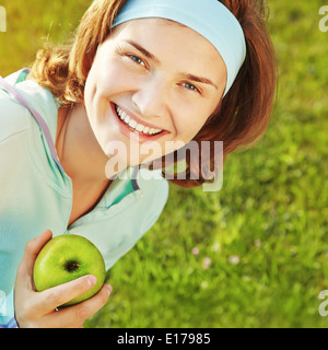 Sportivo da donna sorridente Foto Stock