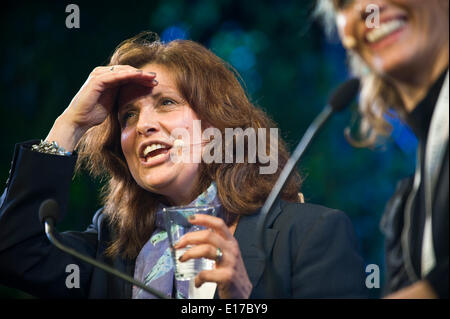 Rebecca commedia anteriore attrice parlando della sua vita e lavoro sul palco a Hay Festival 2014 ©Jeff Morgan Foto Stock