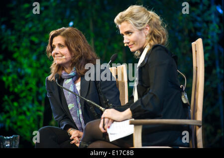 Rebecca commedia anteriore attrice parlando della sua vita e lavoro sul palco a Hay Festival 2014 ©Jeff Morgan Foto Stock