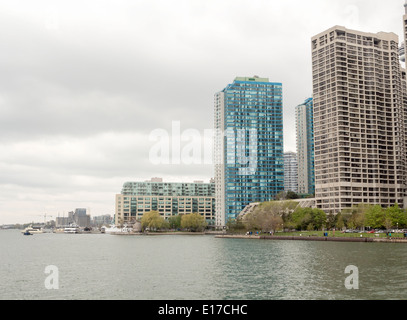 Toronto waterfront sul lago Ontario mostra park e condomini. Foto Stock