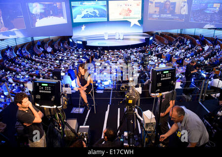 Bruxelles, BXL, Belgio. 25 Maggio, 2014. Vista globale sull'emiciclo, la camera pleanry di EP durante la notte electon al Parlamento Europeo con sede a Bruxelles, in Belgio, il 25.05.2014 da Wiktor Dabkowski © Wiktor Dabkowski/ZUMAPRESS.com/Alamy Live News Foto Stock