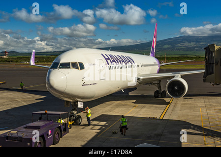 Hawaiian Airlines Boeing aereo presso l'Aeroporto di Kahului in Maui. Foto Stock