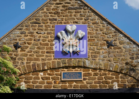 Stemma reale, mostrando che Norfolk lavanda sono fornitori per il Principe del Galles, a Heacham, Norfolk, Regno Unito Foto Stock