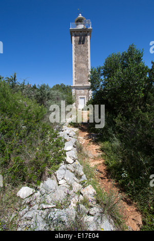 Villaggio di Fiskardo, Cefalonia. Fiskardo vittoriana faro è stato completato nel 1892 ed è ancora operativa. Foto Stock