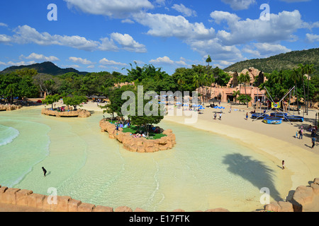 Ruggito laguna piscina ad onde, Valle di onde, Sun City Resort, Pilanesberg, nord ovest della provincia, Repubblica del Sud Africa Foto Stock