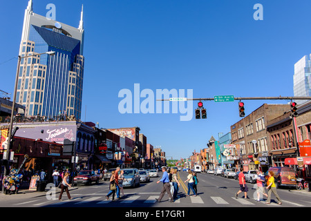 La quinta e la Broadway Street a Nashville Tennessee. Foto Stock