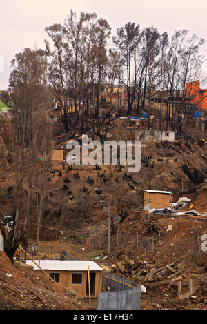 Valparaiso, dopo il grande incendio, la ricostruzione delle abitazioni Cile 2014 Foto Stock