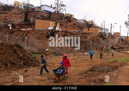 Valparaiso, dopo il grande incendio, la ricostruzione delle abitazioni Cile 2014 Foto Stock