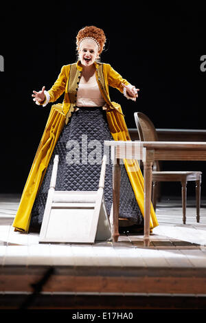 Amburgo, Germaqny. 21 Maggio, 2014. La cantante lirica Robin Johannsen (Almira) esegue sul palco durante una prova dell'opera "Almira' all'opera di stato di Amburgo, Germaqny, 21 maggio 2014. L'opera anteprime su 25 maggio 2014. Foto: Georg Wendt/dpa/Alamy Live News Foto Stock