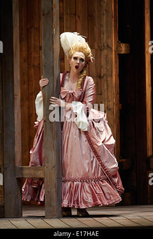 Amburgo, Germaqny. 21 Maggio, 2014. La cantante lirica Mélissa Petit esegue sul palco durante una prova dell'opera "Almira' all'opera di stato di Amburgo, Germaqny, 21 maggio 2014. L'opera anteprime su 25 maggio 2014. Foto: Georg Wendt/dpa/Alamy Live News Foto Stock