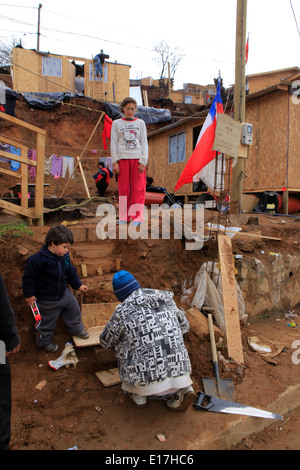 Valparaiso, dopo il grande incendio, la ricostruzione delle abitazioni Cile 2014 Foto Stock