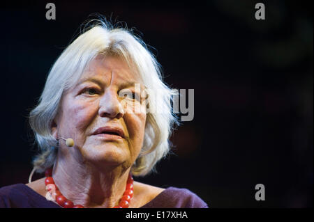 Lynn Barber giornalista celebrity intervistatore parlando la sua vita e la sua opera a Hay Festival 2014 ©Jeff Morgan Foto Stock