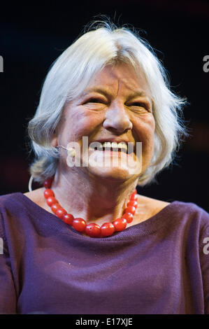 Lynn Barber giornalista celebrity intervistatore parlando la sua vita e la sua opera a Hay Festival 2014 ©Jeff Morgan Foto Stock