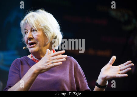 Lynn Barber giornalista celebrity intervistatore parlando la sua vita e la sua opera a Hay Festival 2014 ©Jeff Morgan Foto Stock