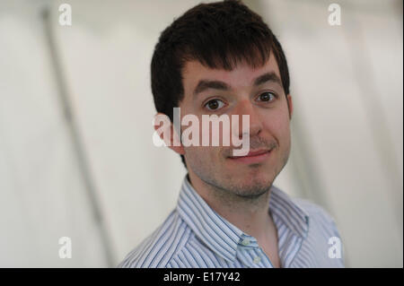 Hay on Wye, Wales UK, BANK HOLIDAY lunedì 26 maggio 2014 ROSS MONTGOMERY, bambini autore del quinto giorno del 2014 Daily Telegraph Hay Festival della Letteratura, Wales UK Credit: keith morris/Alamy Live News Foto Stock