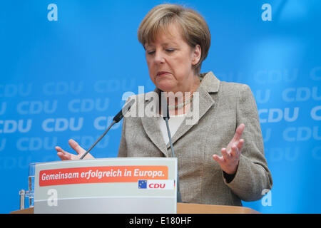 Berlino, Germania. 26 Maggio, 2014. Il cancelliere tedesco e leader dei democratici cristiani Unione (CDU) Angela Merkel partecipa a una conferenza stampa al CDU presso la sede centrale di Berlino, Germania, il 26 maggio 2014. Il cancelliere tedesco Angela Merkel di blocco conservatore rimasto in Germania il più grande partito nel Parlamento Europeo (EP), ma ha perso terreno per il paese gli euroscettici e i Socialdemocratici, gazzetta risultati provvisori hanno mostrato di Domenica. Credito: Zhang ventola/Xinhua/Alamy Live News Foto Stock