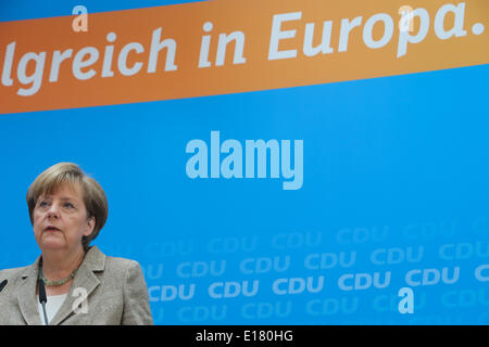 Berlino, Germania. 26 Maggio, 2014. Il cancelliere tedesco e leader dei democratici cristiani Unione (CDU) Angela Merkel partecipa a una conferenza stampa al CDU presso la sede centrale di Berlino, Germania, il 26 maggio 2014. Il cancelliere tedesco Angela Merkel di blocco conservatore rimasto in Germania il più grande partito nel Parlamento Europeo (EP), ma ha perso terreno per il paese gli euroscettici e i Socialdemocratici, gazzetta risultati provvisori hanno mostrato di Domenica. Credito: Zhang ventola/Xinhua/Alamy Live News Foto Stock