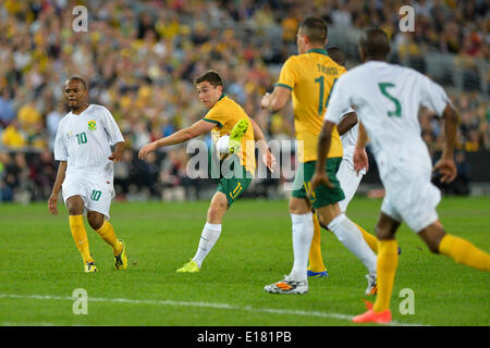 Sydney, Australia. 26 Maggio, 2014. Maglia della nazionale australiana per partite centrocampista Tommy Oar in azione durante la pre-World Cup match amichevole tra Australia e Sud Africa da ANZ Stadium di Sydney. La partita si è conclusa con un pareggio. Credito: Azione Sport Plus/Alamy Live News Foto Stock