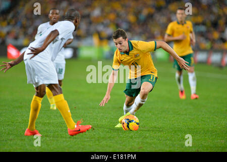 Sydney, Australia. 26 Maggio, 2014. Maglia della nazionale australiana per partite centrocampista Tommy Oar in azione durante la pre-World Cup match amichevole tra Australia e Sud Africa da ANZ Stadium di Sydney. La partita si è conclusa con un pareggio. Credito: Azione Sport Plus/Alamy Live News Foto Stock