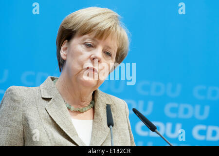 Berlino, Germania. 26 Maggio, 2014. Conferenza stampa congiunta dopo le elezioni europee con il CDU Presidente e il Cancelliere tedesco Angela Merkel e il primo candidato della CDU al Parlamento europeo elezione, David McAllister realizzate presso il quartier generale CDU su Mai 26th, 2014 a Berlino, Germania./Immagine: Angela Merkel, Cancelliere tedesco Credito: Reynaldo Chaib Paganelli/Alamy Live News Foto Stock