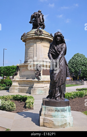 Lady Macbeth e Gower Memorial, Stratford-Upon-Avon, Warwickshire, Inghilterra, Regno Unito, Europa occidentale. Foto Stock