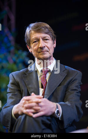 Hay on Wye Wales UK lunedì 26 maggio 2014 PJ O'Rourke American satiro parlando di "baby boom" il giorno 5 di Hay Festival 2014 Hay on Wye Powys Wales UK Credit: Jeff Morgan/Alamy Live News Foto Stock