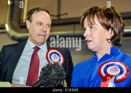 Belfast, Irlanda del Nord. 26 Maggio, 2014. DUP's Diane Dodds arriva al centro di conteggio a Belfast per il risultato delle elezioni in Euro. Credito: Stephen Barnes/Alamy Live News Foto Stock