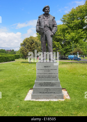 Statua del maresciallo di campo visconte Montgomery di Alamein a Southsea, Portsmouth, Hampshire, Inghilterra Foto Stock