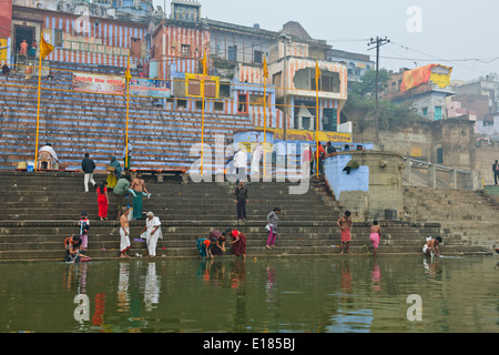 Madre Ganga,Ganga River,Il Gange,Ghats,Aarti,il lavaggio dei peccati commessi,Imbarcazioni da fiume, pellegrini,Varanasi,Benares,Uttar Pradesh, India Foto Stock